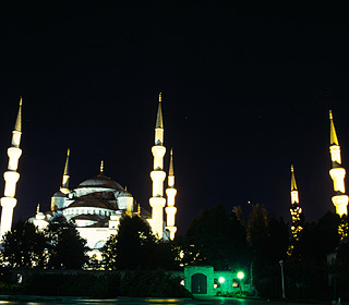 夜のブルーモスク