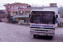 パムッカレへのバスはほとんどがカラハユットまで行く。カラハユットのバス終点広場。